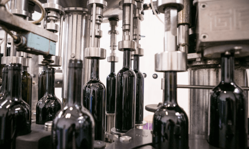 Die Flaschenabfüllanlage im Keller von Di Filippo Die Flaschenabfüllanlage im Keller von Di Filippo