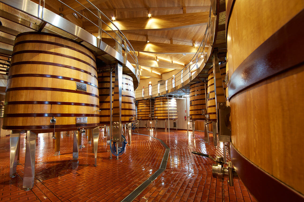 Vega Sicilia: racks de fermentação abertos na adega