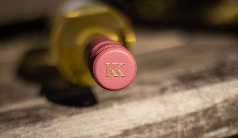 Das doppelte K ziert die Weinverschlüsse Das doppelte K ziert die Weinverschlüsse