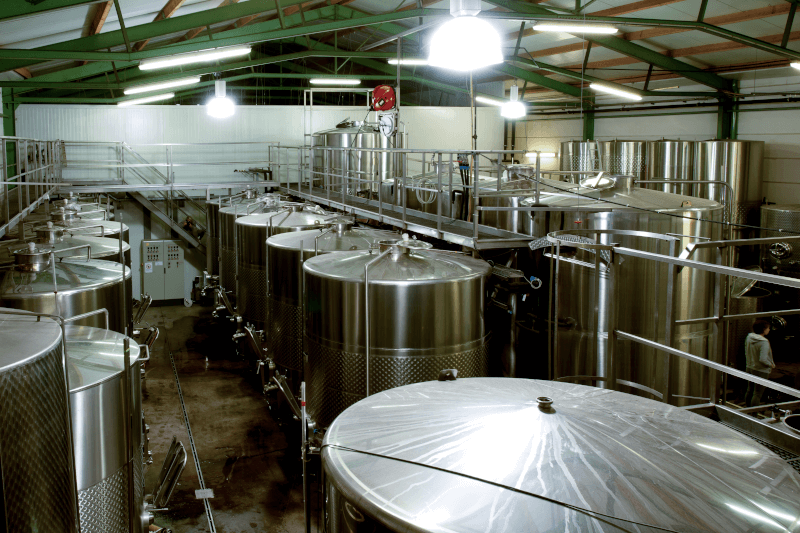 Blick in den Keller des Weinguts Goldenits