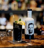 Vorschau: Der Schwatte London Dry Gin von Ulf Kirsten & Benjamin Kirsten