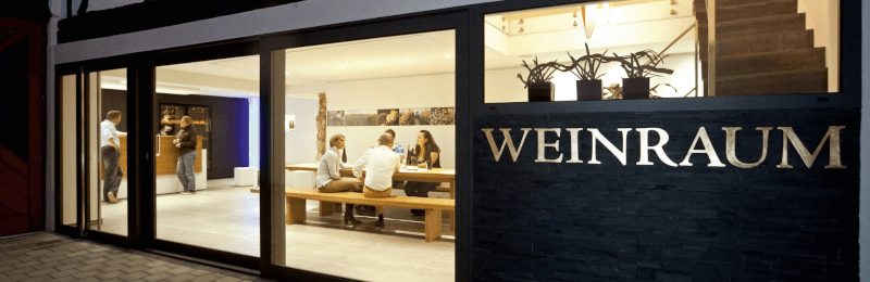 Die Vinothek des Guts