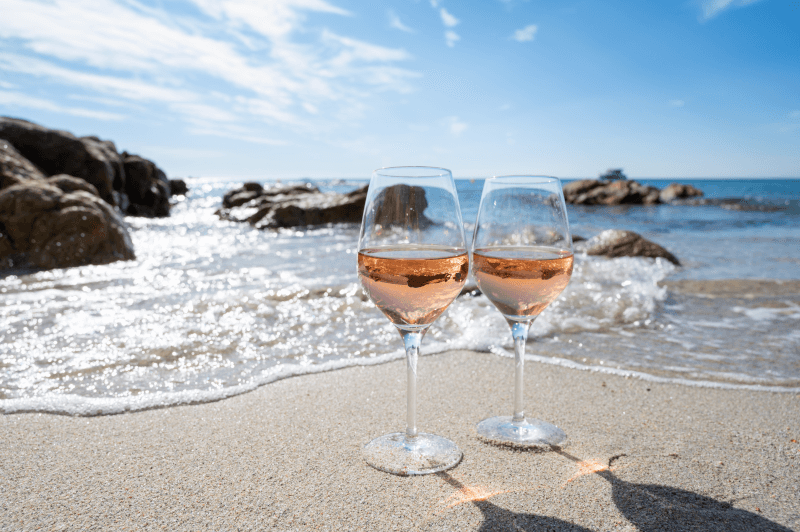 Roséwein am Strand