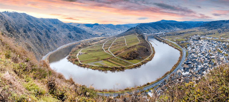 Die Moselschleife bei Kröv - Sinnbild für die Weinregion