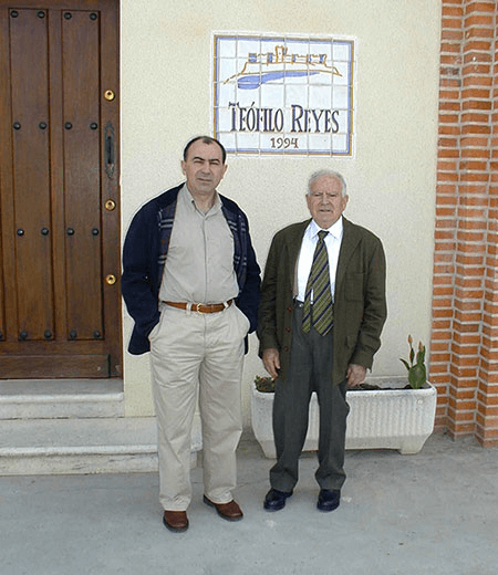 O filho Juan José com o seu pai Teófilo Reyes