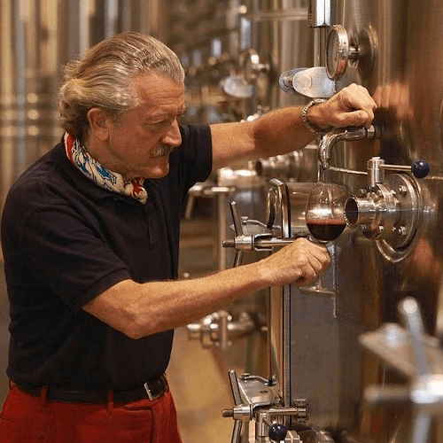 O viticultor e cantor Dieter Meier O viticultor e cantor Dieter Meier